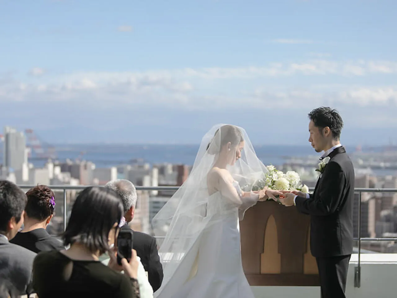 街を見渡すガーデン挙式