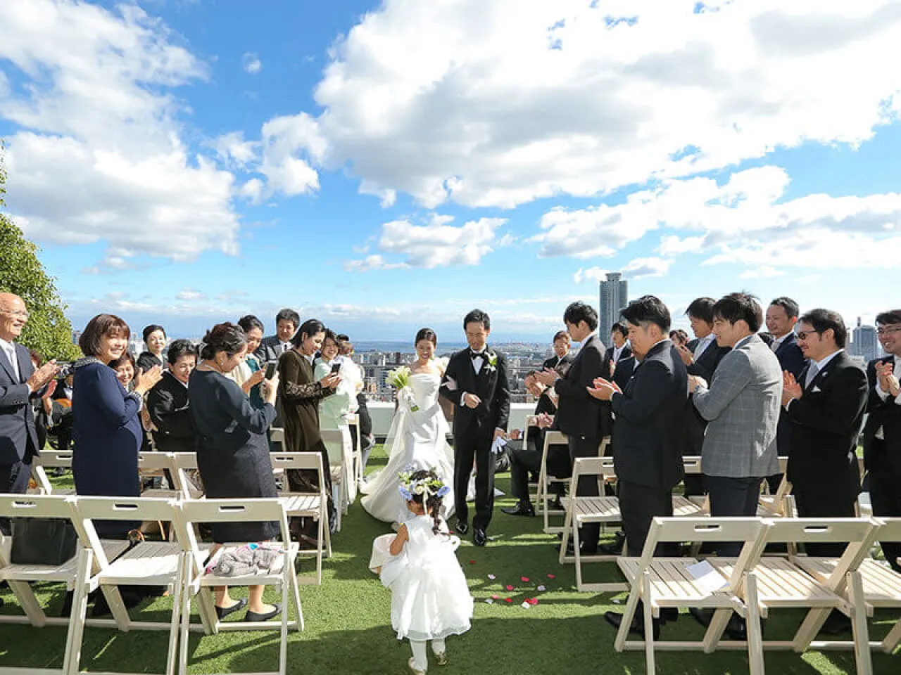 大空の下 リングガール