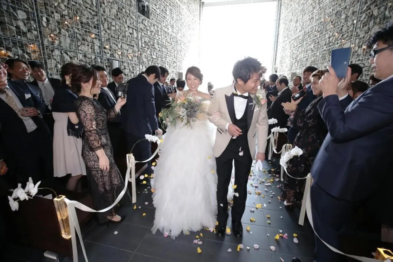 祝福のフラワーシャワー