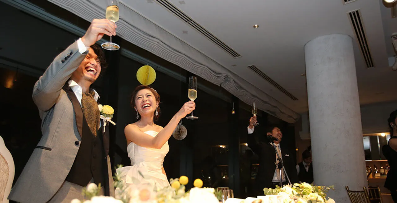 笑顔に包まれたなかで乾杯