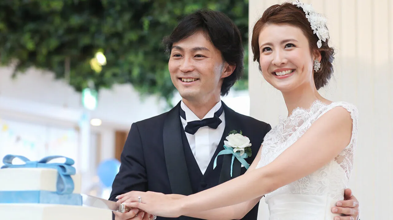 ウエディングケーキ入刀