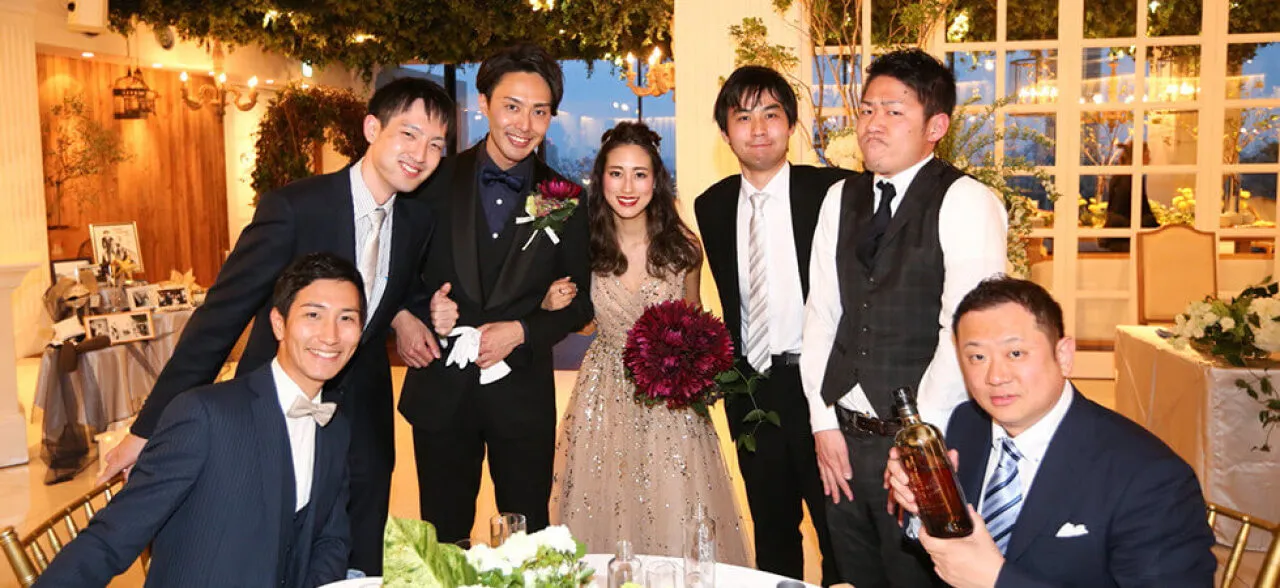 ドレスのビジューがナイトの雰囲気に映えます