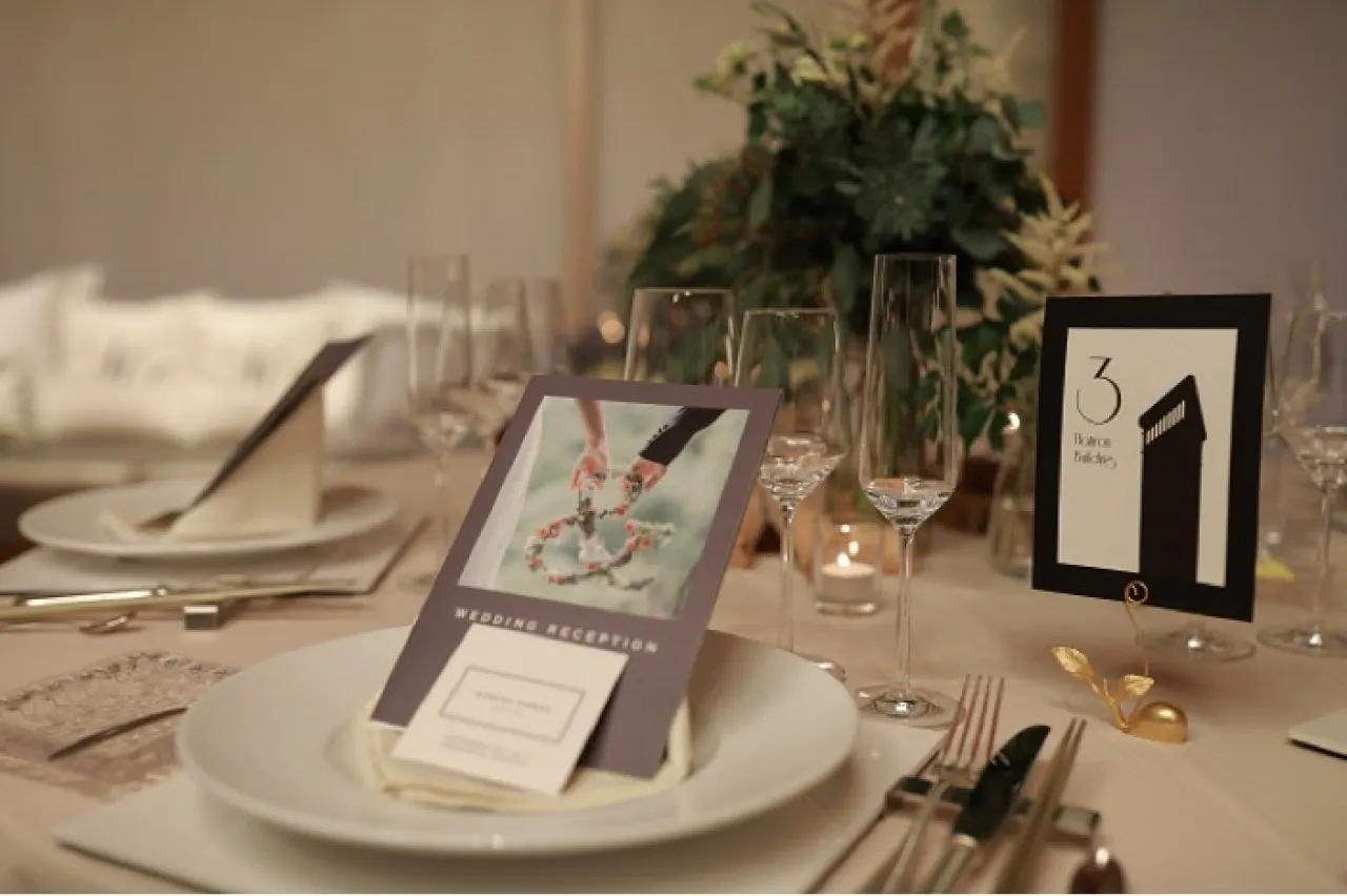 席にはこだわりのプロフィールブック