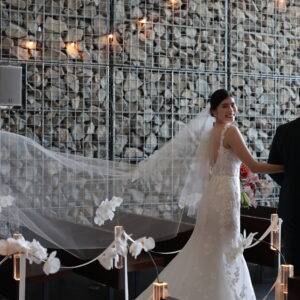 ウェディングドレス　チャペル